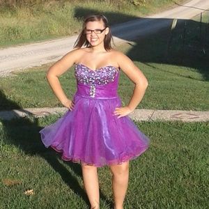 Meet your Posher, Felicia